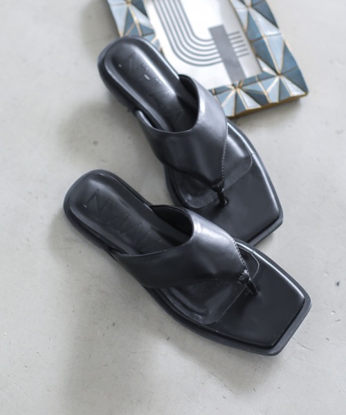 VIVIAN（ヴィヴィアン）の「スクエアトゥパデッド(パテッド)トングフラットサンダル（サンダル・レディース・ベージュ/グリーン/ブラック/イエロー/アイボリー・L/S/M/LL）」の3枚目の写真