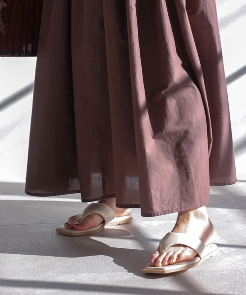 VIVIAN（ヴィヴィアン）の「スクエアトゥパデッド(パテッド)トングフラットサンダル（サンダル・レディース・ベージュ/グリーン/ブラック/イエロー/アイボリー・L/S/M/LL）」の14枚目の写真