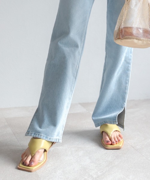 VIVIAN（ヴィヴィアン）の「スクエアトゥパデッド(パテッド)トングフラットサンダル（サンダル・レディース・ベージュ/グリーン/ブラック/イエロー/アイボリー・L/S/M/LL）」の9枚目の写真