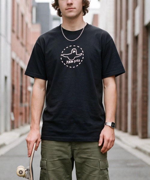 KROOKED(クルックト)の「【T18】【KROOKED/クルキッド】KROOKED EYES S/S T-SHIRTS(Tシャツ/カットソー・レディース・その他1/その他2/その他3/その他4/その他5/その他6・LARGE/X-LARGE/MEDIUM)」の1枚目の写真