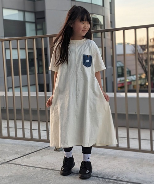 Lee（リー）の「Lee/リー　キッズ　デニムポケットワンピース（ワンピース・キッズ・ホワイト/ブラック/ブルー・150/130）」の19枚目の写真