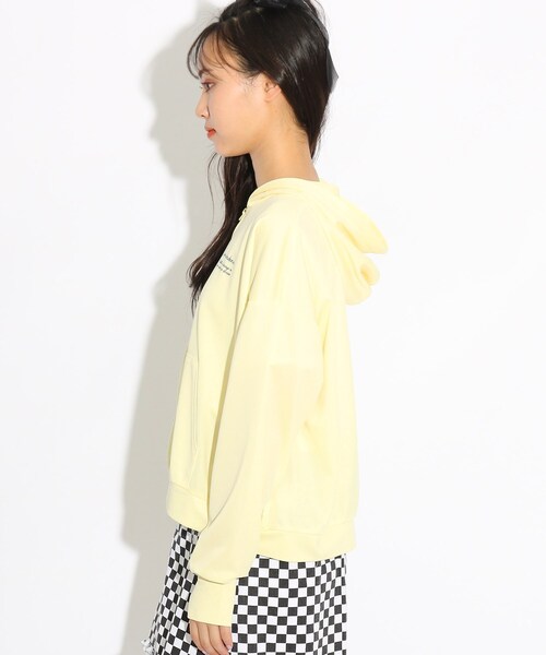 PINK-latte(ピンクラテ)の「【UVカット/吸水速乾/洗濯物が乾きやすい】ドライロゴパーカー(パーカー・キッズ・ライトブルー/オフホワイト/レモンイエロー・15 /14/16)」の5枚目の写真