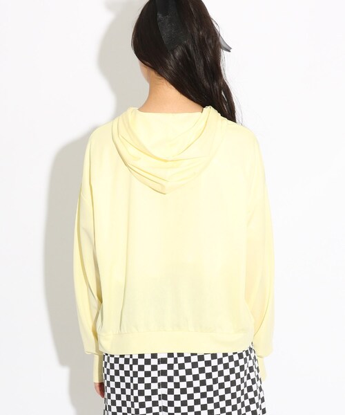 PINK-latte(ピンクラテ)の「【UVカット/吸水速乾/洗濯物が乾きやすい】ドライロゴパーカー(パーカー・キッズ・ライトブルー/オフホワイト/レモンイエロー・15 /14/16)」の6枚目の写真