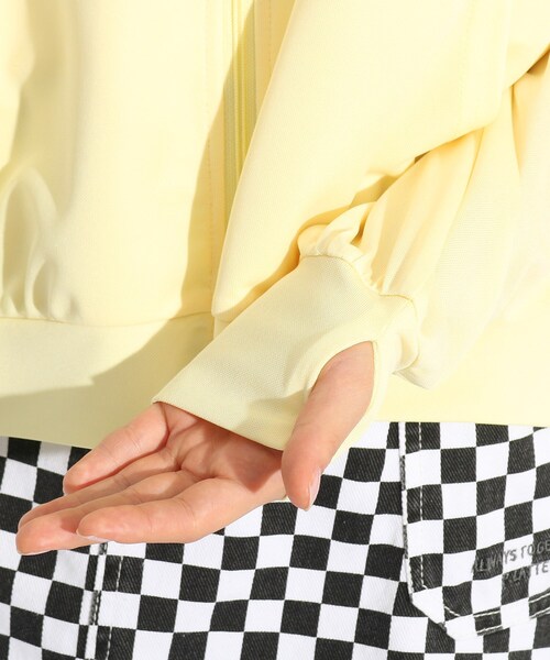 PINK-latte(ピンクラテ)の「【UVカット/吸水速乾/洗濯物が乾きやすい】ドライロゴパーカー(パーカー・キッズ・ライトブルー/オフホワイト/レモンイエロー・15 /14/16)」の8枚目の写真