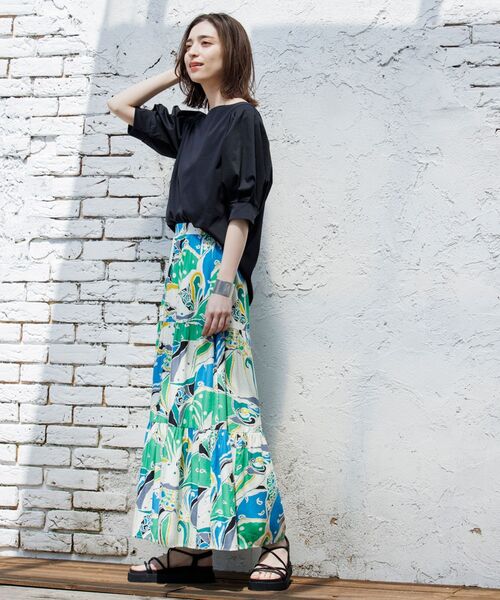 OPAQUE.CLIP（オペークドットクリップ）の「◆リゾートプリント ティアードスカート（スカート・レディース・グリーン系その他2/オレンジ系その他2・40/38/42）」の3枚目の写真
