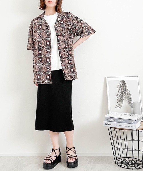 Ritzy(リッツィー)の「ポリ総柄 オープンカラーシャツSS レディース メンズ(シャツ/ブラウス・メンズ・ホワイト/ホワイト系その他/ホワイト×ブラック/ブラック/ブラック×グレー/ブラックミックス/ブラック×シルバー/ベージュ/ラベンダー/イエロー/ブラック系その他/ホワイト系その他2/ホワイト系その他4/ホワイト系その他3/ブラック系その他2/サックスブルー・MEDIUM/LARGE/X-LARGE)」の19枚目の写真
