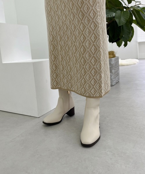 ORiental TRaffic（オリエンタルトラフィック）の「チャンキーヒールミドルブーツ/21408（ブーツ・レディース・ホワイト/ブラック/ベージュ/グレー・LL/3L/SS/S/M/L）」の11枚目の写真