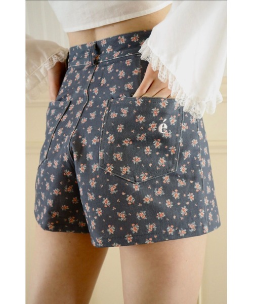 epine（エピヌ）の「e flower embroidery short pants black（デニムパンツ・レディース・ブラック・S/M）」の13枚目の写真