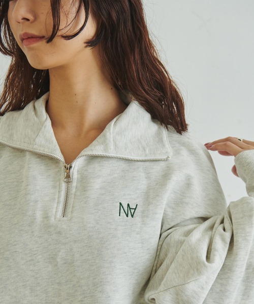 FRUIT OF THE LOOM × 浅井なつみ（フルーツオブザルームアサイナツミ）の「FTL×浅井なつみ HALF ZIP SWEAT / コラボ / 長袖 / スウェット / ハーフジップ / トップス / ワンポイント / 刺繍 / ユニセックス（スウェット・レディース・ブラウン/グレー・M/L）」の10枚目の写真