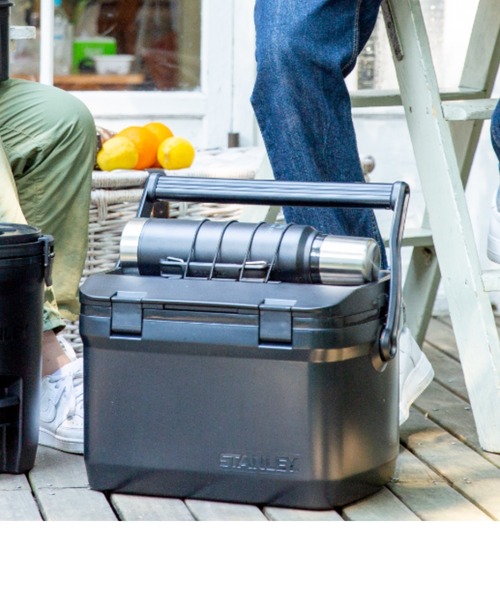 STANLEY(スタンレー)の「【STANLEY】スタンレー クーラーボックス 15.1L(アウトドアグッズ・メンズ・ブラック・FREE)」の2枚目の写真