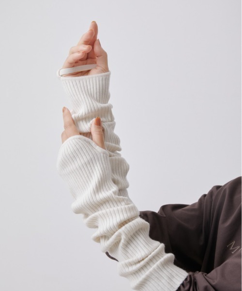 NERGY（ナージー）の「ニットアームガード（手袋・レディース・チャコールグレー/ブルー/オフホワイト・FREE）」の2枚目の写真