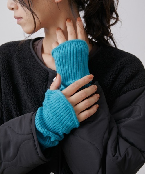 NERGY（ナージー）の「ニットアームガード（手袋・レディース・チャコールグレー/ブルー/オフホワイト・FREE）」の3枚目の写真