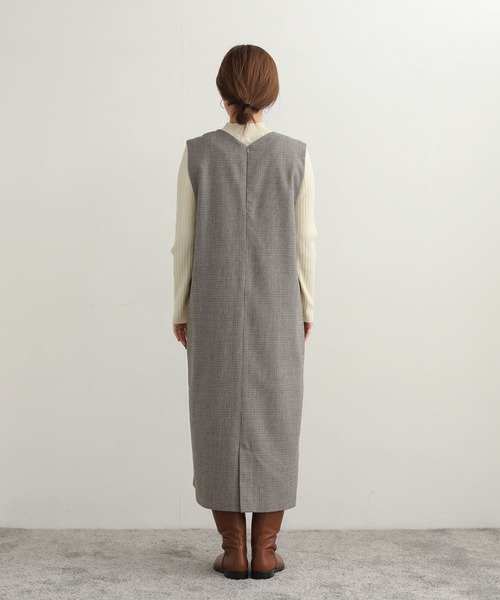 URBAN RESEARCH DOORS（アーバンリサーチドアーズ）の「ストレートラインジャンパースカート（ワンピース・レディース・ブラック/グレー系その他/ベージュ系その他・MEDIUM）」の16枚目の写真