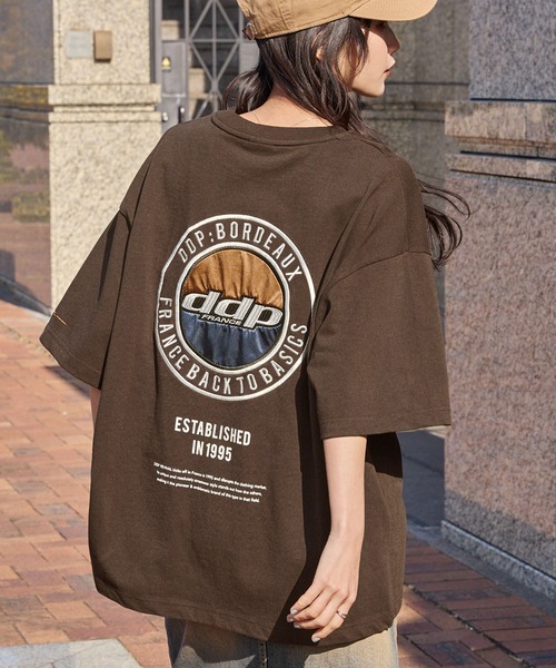 ddp(ディーディーピー)の「DDP/ディーディーピー 別注 サークルロゴ刺繍 ヘビーウェイト ビッグシルエット半袖Tシャツ(Tシャツ/カットソー・メンズ・オフホワイト/ブルー/アッシュグレー/ブラック/ネイビー/ブラック系/ベージュ系/パープル系/ホワイト系/ホワイト系1/ネイビー系1/ブラウン/ブラウン系/ワイン系/ホワイト系2/ブラック系2/ネイビー系2/チャコール・M/L)」の1枚目の写真