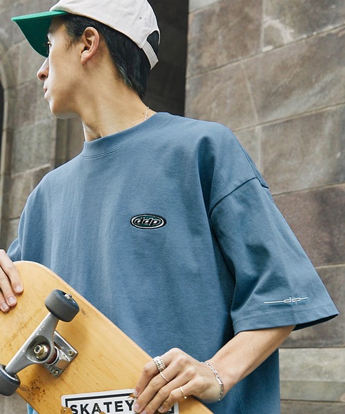 ddp(ディーディーピー)の「DDP/ディーディーピー 別注 サークルロゴ刺繍 ヘビーウェイト ビッグシルエット半袖Tシャツ(Tシャツ/カットソー・メンズ・オフホワイト/ブルー/アッシュグレー/ブラック/ネイビー/ブラック系/ベージュ系/パープル系/ホワイト系/ホワイト系1/ネイビー系1/ブラウン/ブラウン系/ワイン系/ホワイト系2/ブラック系2/ネイビー系2/チャコール・M/L)」の14枚目の写真