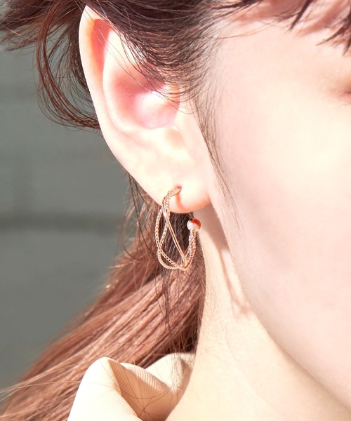 Phoebe(フィービィー)の「【金属アレルギー対応】クロッシングトリニティーラインピアス(ピアス(両耳用)・レディース・ピンクゴールド/イエローゴールド・FREE)」の9枚目の写真