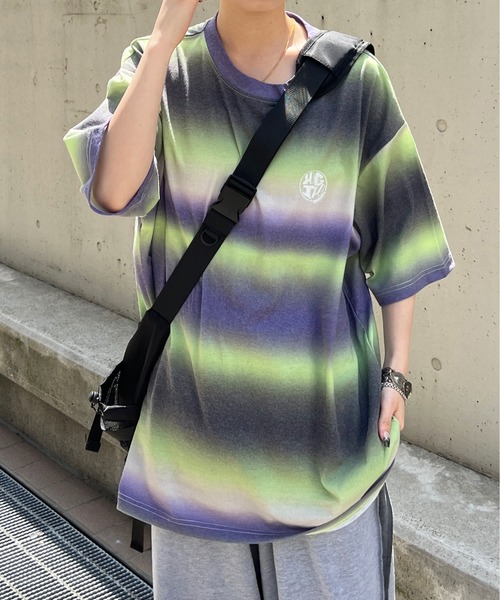 sedacle(セダクル)の「グラデーションTシャツ(Tシャツ/カットソー・メンズ・パープル/レッド/ピンク・MEDIUM/LARGE)」の4枚目の写真