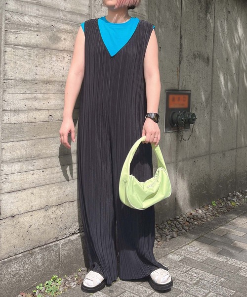 ANAP（アナップ）の「ランダムプリーツオールインワン（つなぎ/オールインワン・レディース・オレンジ/ブルー/ブラック/ベージュ・S/M）」の5枚目の写真