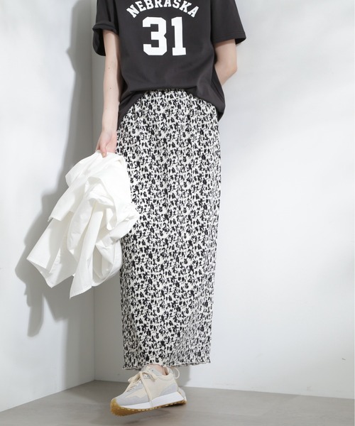 N.(N. Natural Beauty Basic)(エヌエヌナチュラルビューティーベーシック)の「◆花柄ナロープリーツスカート(スカート・レディース・ホワイト系その他/ブラック系その他・MEDIUM)」の7枚目の写真