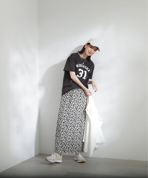 N.(N. Natural Beauty Basic)(エヌエヌナチュラルビューティーベーシック)の「◆花柄ナロープリーツスカート(スカート・レディース・ホワイト系その他/ブラック系その他・MEDIUM)」の5枚目の写真