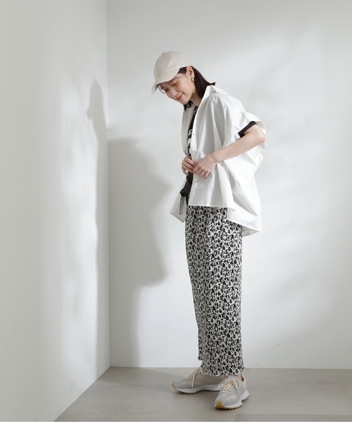 N.(N. Natural Beauty Basic)(エヌエヌナチュラルビューティーベーシック)の「◆花柄ナロープリーツスカート(スカート・レディース・ホワイト系その他/ブラック系その他・MEDIUM)」の3枚目の写真