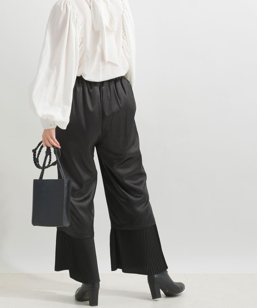 terrace(テラス)の「プリーツヘムサテンパンツ(その他パンツ・レディース・チャコール/ブラック/ブルー・MEDIUM)」の5枚目の写真