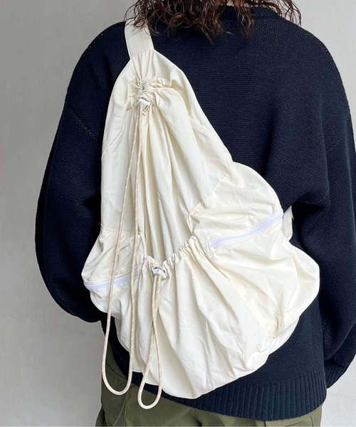 CPCM（シーピーシーエム）の「ワンショルダーリュック（ショルダーバッグ・レディース・ブラック/アイボリー・FREE）」の3枚目の写真