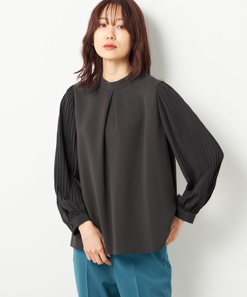 A/C DESIGN BY ALPHA CUBIC(エーシーデザインバイアルファキュービック)の「プリーツスリーブブラウス(シャツ/ブラウス・レディース・ライトグレー/オフホワイト/ブラック・9号/13号/11号)」の10枚目の写真