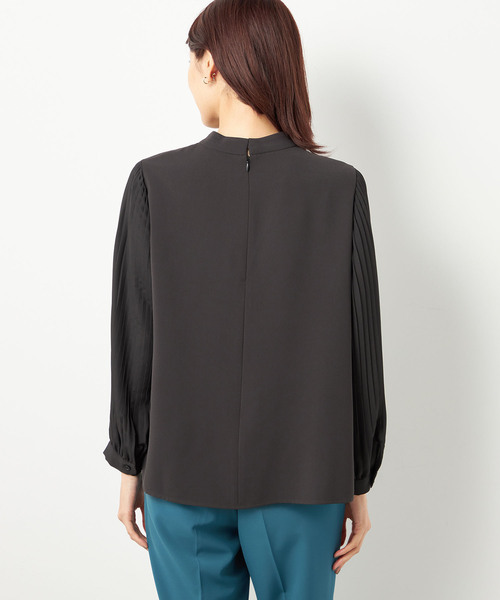 A/C DESIGN BY ALPHA CUBIC(エーシーデザインバイアルファキュービック)の「プリーツスリーブブラウス(シャツ/ブラウス・レディース・ライトグレー/オフホワイト/ブラック・9号/13号/11号)」の12枚目の写真