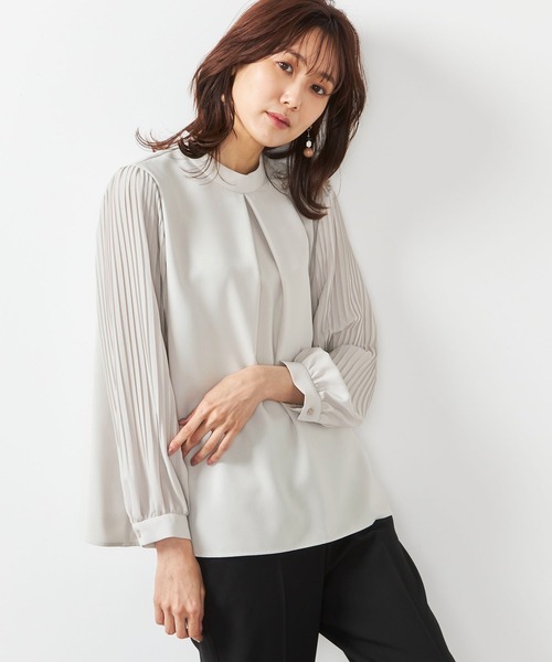 A/C DESIGN BY ALPHA CUBIC(エーシーデザインバイアルファキュービック)の「プリーツスリーブブラウス(シャツ/ブラウス・レディース・ライトグレー/オフホワイト/ブラック・9号/13号/11号)」の3枚目の写真