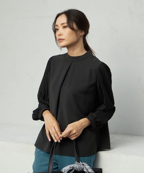 A/C DESIGN BY ALPHA CUBIC(エーシーデザインバイアルファキュービック)の「プリーツスリーブブラウス(シャツ/ブラウス・レディース・ライトグレー/オフホワイト/ブラック・9号/13号/11号)」の4枚目の写真