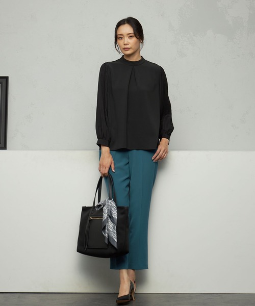 A/C DESIGN BY ALPHA CUBIC(エーシーデザインバイアルファキュービック)の「プリーツスリーブブラウス(シャツ/ブラウス・レディース・ライトグレー/オフホワイト/ブラック・9号/13号/11号)」の7枚目の写真