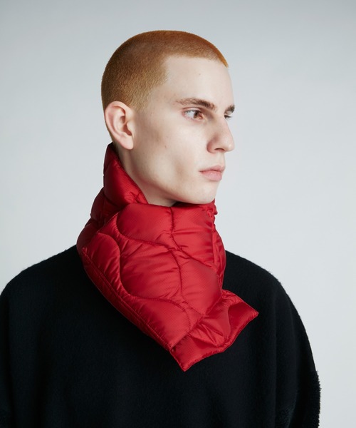 F/CE. （エフシーイー）の「TAION BY F/CE. PACKABLE DOWN SCARF / タイオン By エフシーイー パッカブルダウンスカーフ（マフラー・メンズ・ブラック/ブラウン/セージグリーン/オリーブ/レッド・FREE）」の5枚目の写真