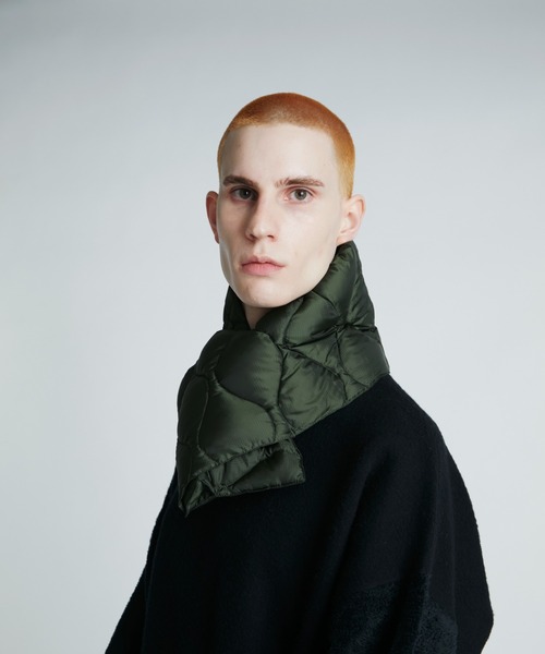 F/CE. （エフシーイー）の「TAION BY F/CE. PACKABLE DOWN SCARF / タイオン By エフシーイー パッカブルダウンスカーフ（マフラー・メンズ・ブラック/ブラウン/セージグリーン/オリーブ/レッド・FREE）」の4枚目の写真