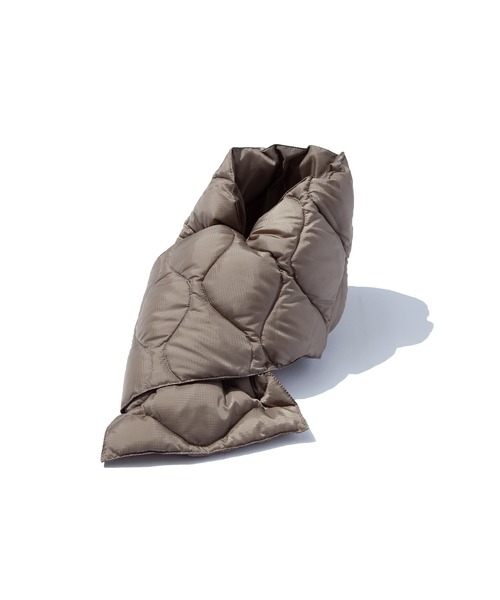 F/CE. （エフシーイー）の「TAION BY F/CE. PACKABLE DOWN SCARF / タイオン By エフシーイー パッカブルダウンスカーフ（マフラー・メンズ・ブラック/ブラウン/セージグリーン/オリーブ/レッド・FREE）」の12枚目の写真