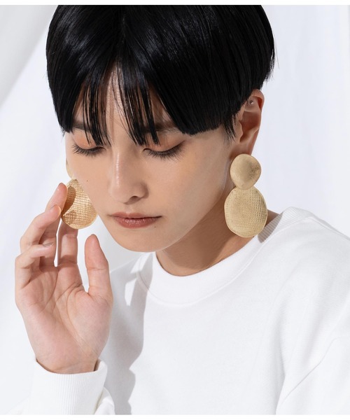 Settimissimo(セッティミッシモ)の「ITALYマットゴールド/シルバー大ぶり丸ピアス(ピアス(両耳用)・レディース・シルバー/ゴールド・FREE)」の9枚目の写真
