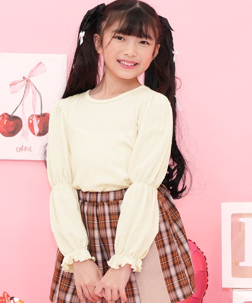 Bee des Bee(ビーデスビー)の「模様編み風キャンディースリーブプルオーバー(その他トップス・キッズ・パープル系/アイボリー/ブラック/モカ・130cm/110cm/150cm/120cm/140cm/100cm)」の2枚目の写真