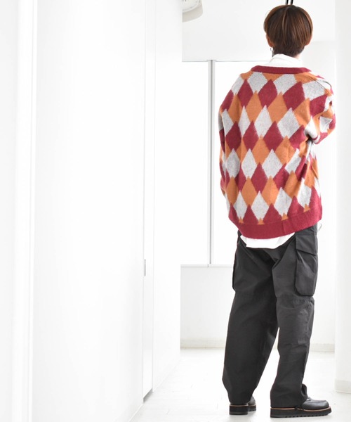 Anytime Songs(エニータイムソングス)の「ジャギー加工ダイヤ柄 バルーンカーディガン(カーディガン/ボレロ・メンズ・ワイン/ブラック/グリーン・MEDIUM/X-LARGE/LARGE)」の15枚目の写真