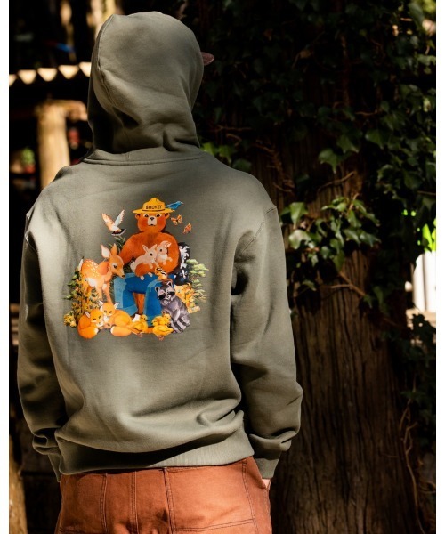 ELEMENT(エレメント)の「ELEMENT メンズ 【SMOKEY BEAR】 SBXE FRIENDS SMOKEY HOOD パーカー 【2023年秋冬モデル】/エレメントバックプリントプルオーバーパーカー・フーディ(パーカー・メンズ・オリーブ・X-LARGE/MEDIUM/LARGE)」の4枚目の写真