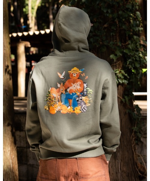 ELEMENT(エレメント)の「ELEMENT メンズ 【SMOKEY BEAR】 SBXE FRIENDS SMOKEY HOOD パーカー 【2023年秋冬モデル】/エレメントバックプリントプルオーバーパーカー・フーディ(パーカー・メンズ・オリーブ・X-LARGE/MEDIUM/LARGE)」の5枚目の写真