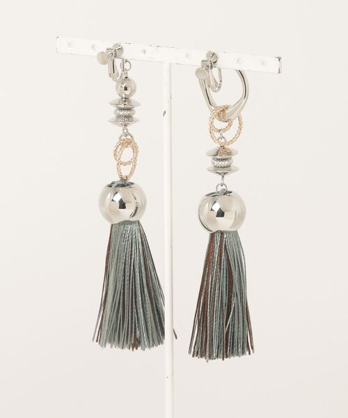 amplis(アンプリス)の「【amplis/アンプリス】with tassel earring / ウィズタッセルイヤリング(イヤリング・レディース・ブロンズ/グレー/ベージュ/ブラック・FREE)」の5枚目の写真