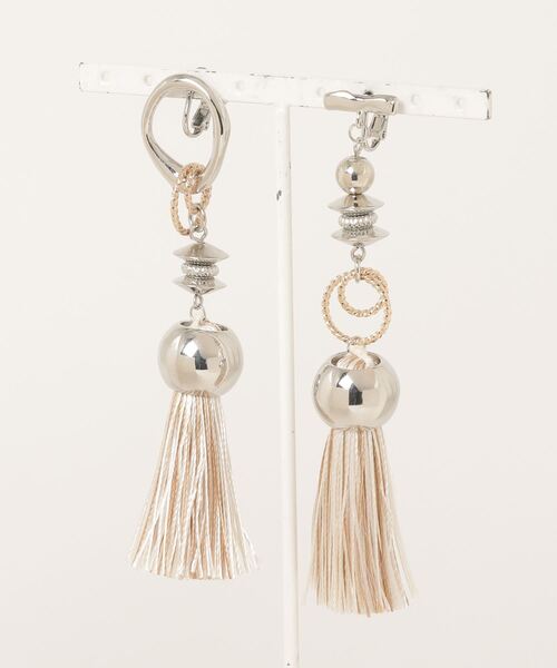 amplis(アンプリス)の「【amplis/アンプリス】with tassel earring / ウィズタッセルイヤリング(イヤリング・レディース・ブロンズ/グレー/ベージュ/ブラック・FREE)」の10枚目の写真