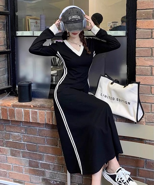 shopnikoniko(ショップニコニコ)の「サイドライン Vネック ロングワンピース 長袖 スポーティー バイカラー(ワンピース・レディース・ブラック・フリー)」の10枚目の写真