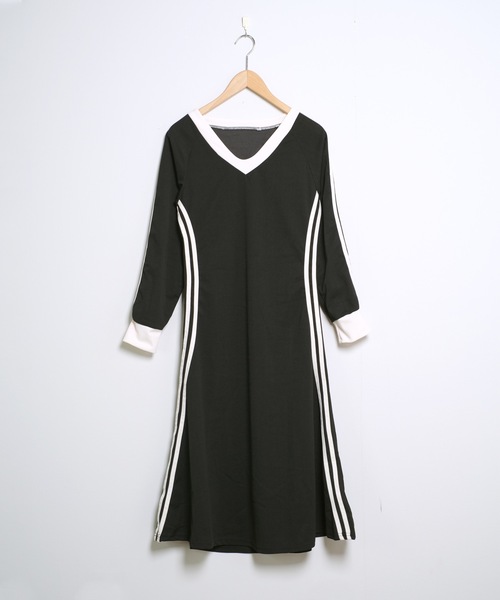 shopnikoniko(ショップニコニコ)の「サイドライン Vネック ロングワンピース 長袖 スポーティー バイカラー(ワンピース・レディース・ブラック・フリー)」の12枚目の写真