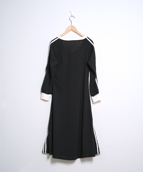 shopnikoniko(ショップニコニコ)の「サイドライン Vネック ロングワンピース 長袖 スポーティー バイカラー(ワンピース・レディース・ブラック・フリー)」の13枚目の写真