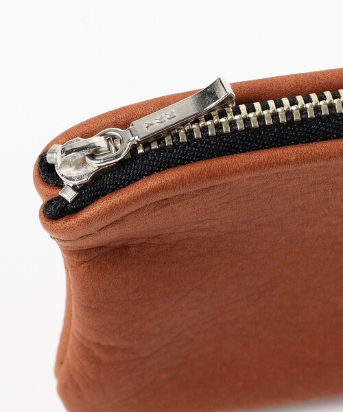 B:MING by BEAMS（ビーミングバイビームス）の「Moonshine Leather Company / Mini Zip Pouch（ポーチ・メンズ・ブラック/ブラウン・ONE SIZE）」の7枚目の写真