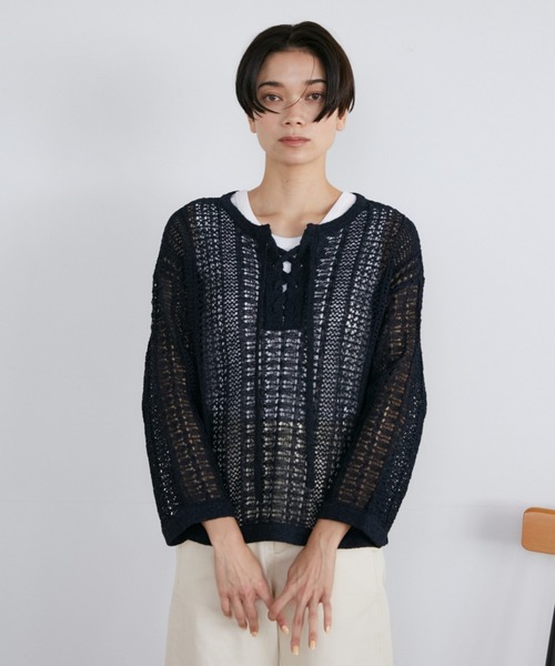 YVON（イヴォン）の「透かし柄キーネックプルオーバー（ニット/セーター・レディース・ブルー/ネイビー・9号）」の2枚目の写真