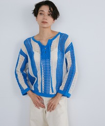 透かし柄キーネックプルオーバー