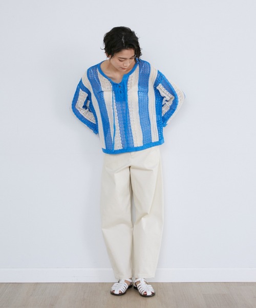 YVON（イヴォン）の「透かし柄キーネックプルオーバー（ニット/セーター・レディース・ブルー/ネイビー・9号）」の4枚目の写真