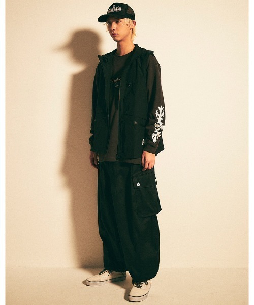 EFFECTEN（エフェクテン）の「mcg3409- Scrap logo hood vest フードベスト（ベスト・メンズ・ブラック・M/L）」の4枚目の写真